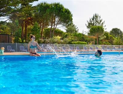 Verwarmd zwembad op Camping Les Sirènes ***