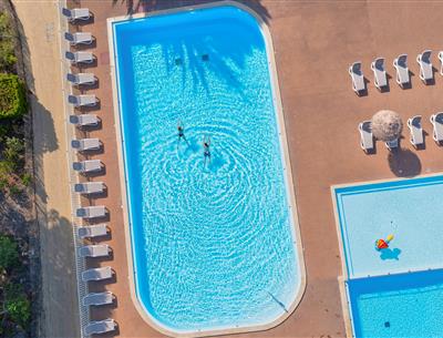 Verwarmd zwembad op de 3-sterren camping Les Sirènes in Saint-Jean-de-Monts