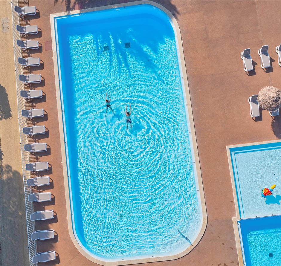 Verwarmd zwembad op de 3-sterren camping Les Sirènes in Saint-Jean-de-Monts 
