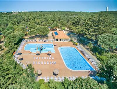 Verwarmd zwembad op de 4-sterren camping Les Sirènes in Saint-Jean-de-Monts