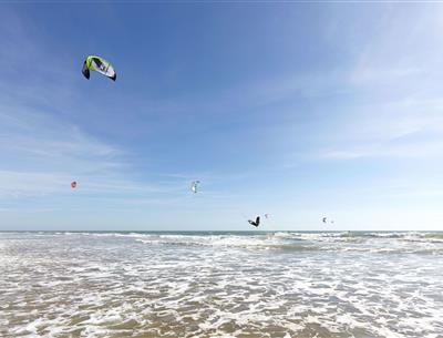 De nautische bases in de buurt van de 3-sterren camping Les Sirènes