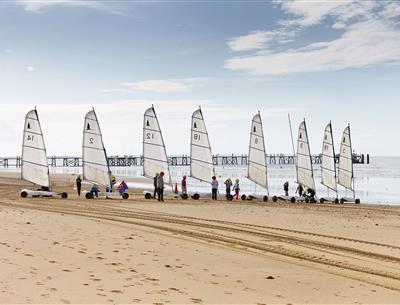 De nautische bases in de buurt van de 3-sterren camping Les Sirènes