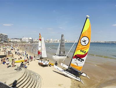 Sables d'Olonne in de buurt van Camping Les Sirènes 3 sterren in St Jean de Monts in de Vendée