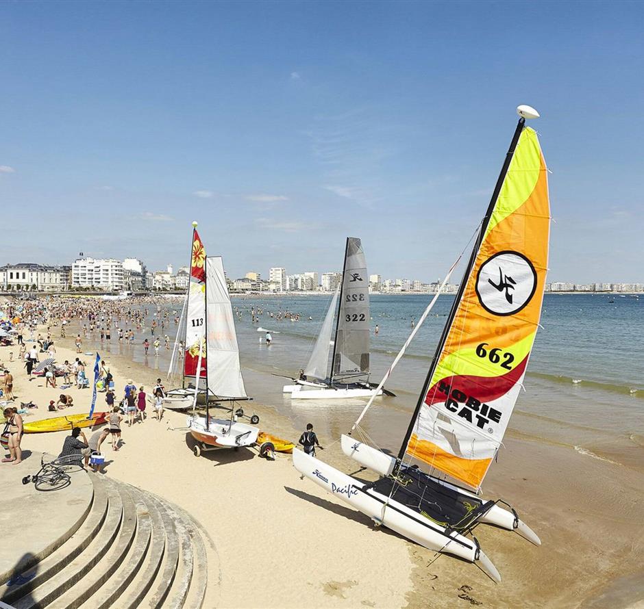 Sables d'Olonne in de buurt van Camping Les Sirènes 3 sterren in St Jean de Monts in de Vendée 