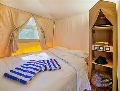 Kamer van de Lodgetent 4 personen 2 slaapkamers