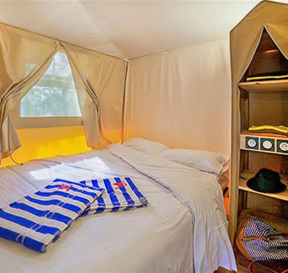 Kamer van de Lodgetent 4 personen 2 slaapkamers 