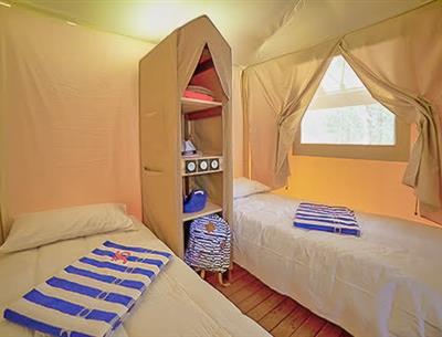 Kamer van de Lodgetent 4 personen 2 slaapkamers