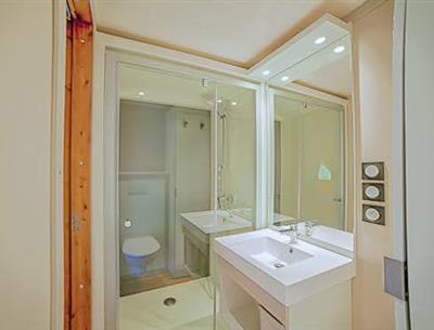 Badkamer van de Lodgetent 4 personen 2 slaapkamers