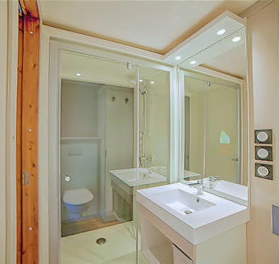 Badkamer van de Lodgetent 4 personen 2 slaapkamers 