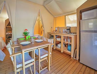 Lodgetent keuken 4 personen 2 slaapkamers