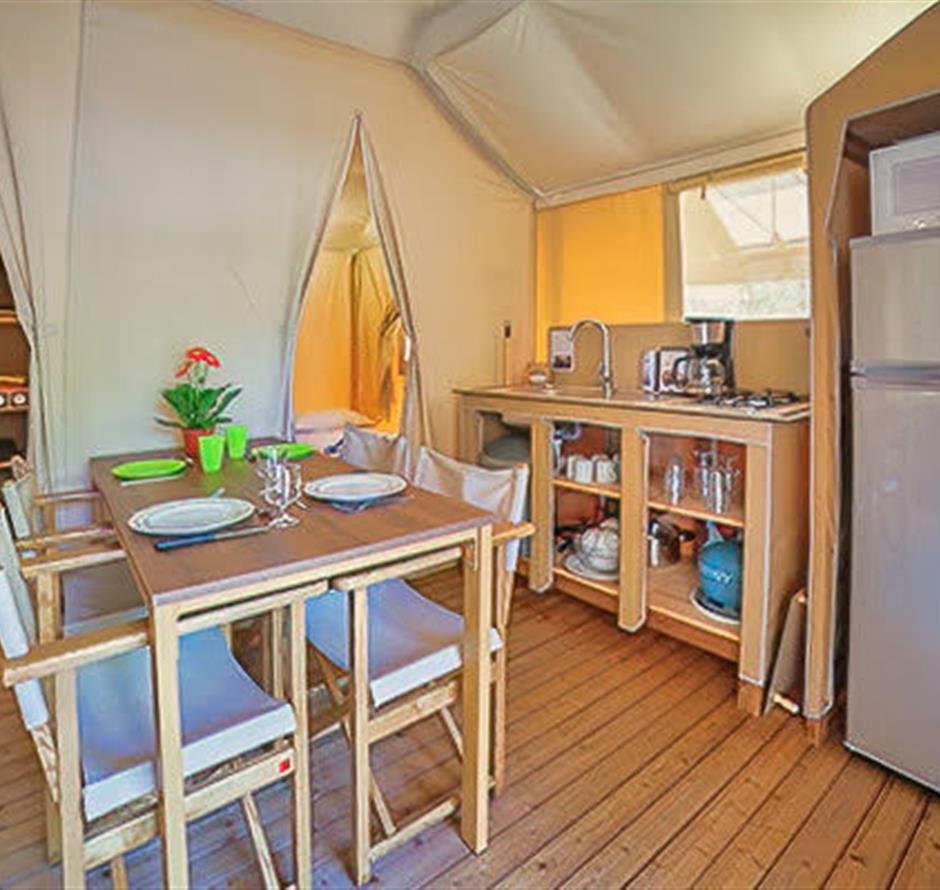 Lodgetent keuken 4 personen 2 slaapkamers 