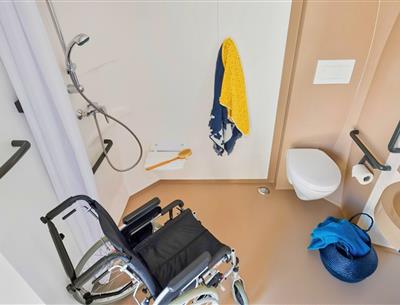Stacaravan badkamer voor 4/6 personen met 2 slaapkamers en airconditioning toegankelijk voor mensen met beperkte mobiliteit