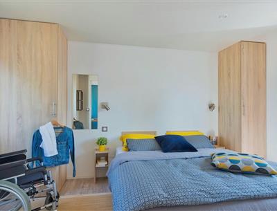 Stacaravan kamer voor 4/6 personen met 2 slaapkamers en airconditioning toegankelijk voor mensen met beperkte mobiliteit