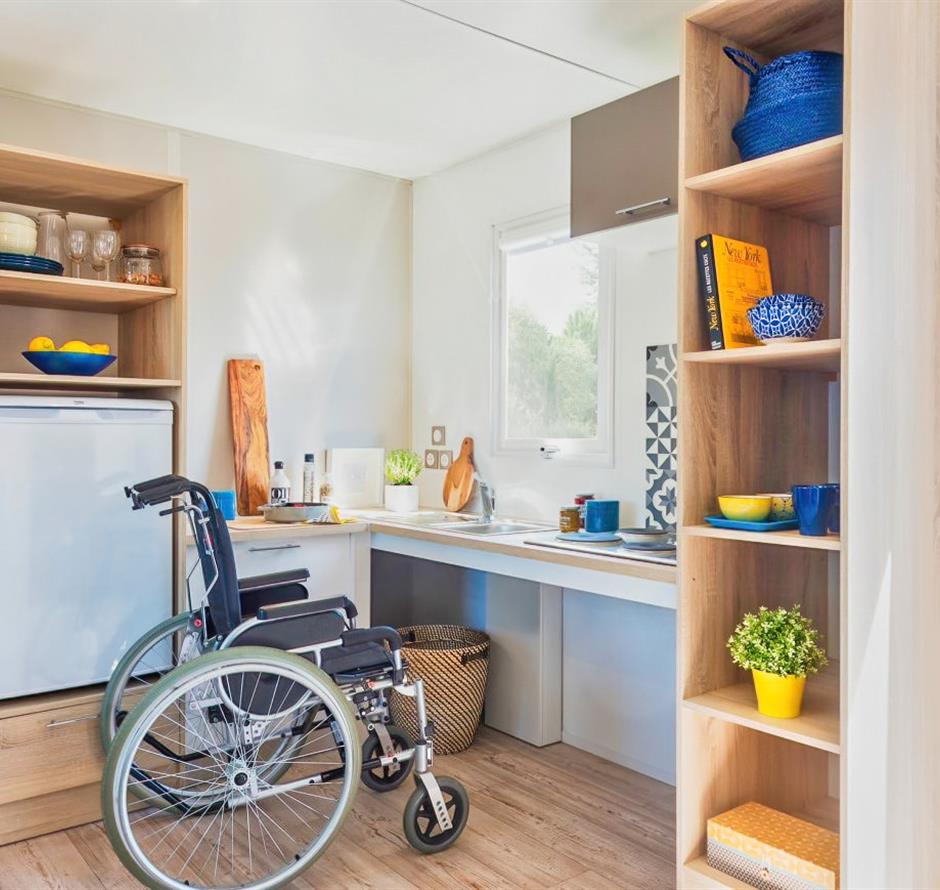 Stacaravan keuken voor 4/6 personen met 2 slaapkamers en airconditioning toegankelijk voor personen met beperkte mobiliteit 