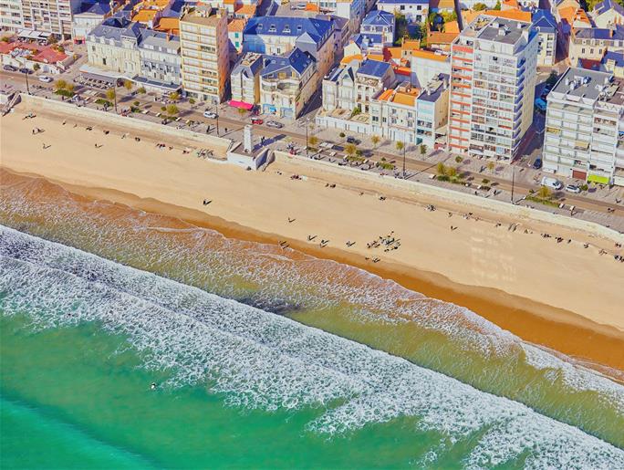 Het strand van Saint-Jean-de-Monts in de Vendée vlakbij de 3-sterren camping Les Sirènes