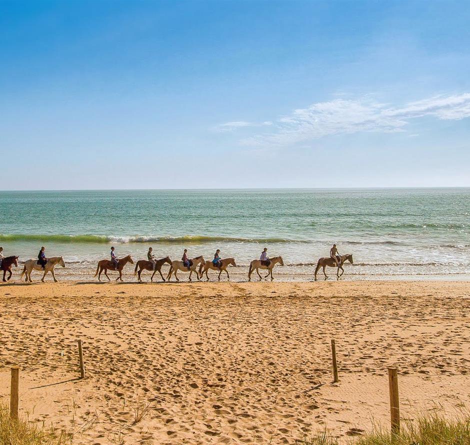 Het strand van Saint-Jean-de-Monts in de Vendée vlakbij de 3-sterren camping Les Sirènes 