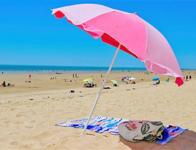 Het strand van Saint-Jean-de-Monts in de Vendée vlakbij de 3-sterren camping Les Sirènes