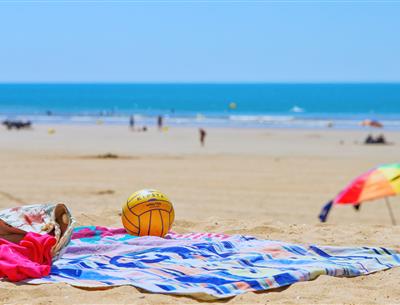 Het strand van Saint-Jean-de-Monts in de Vendée vlakbij de 3-sterren camping Les Sirènes