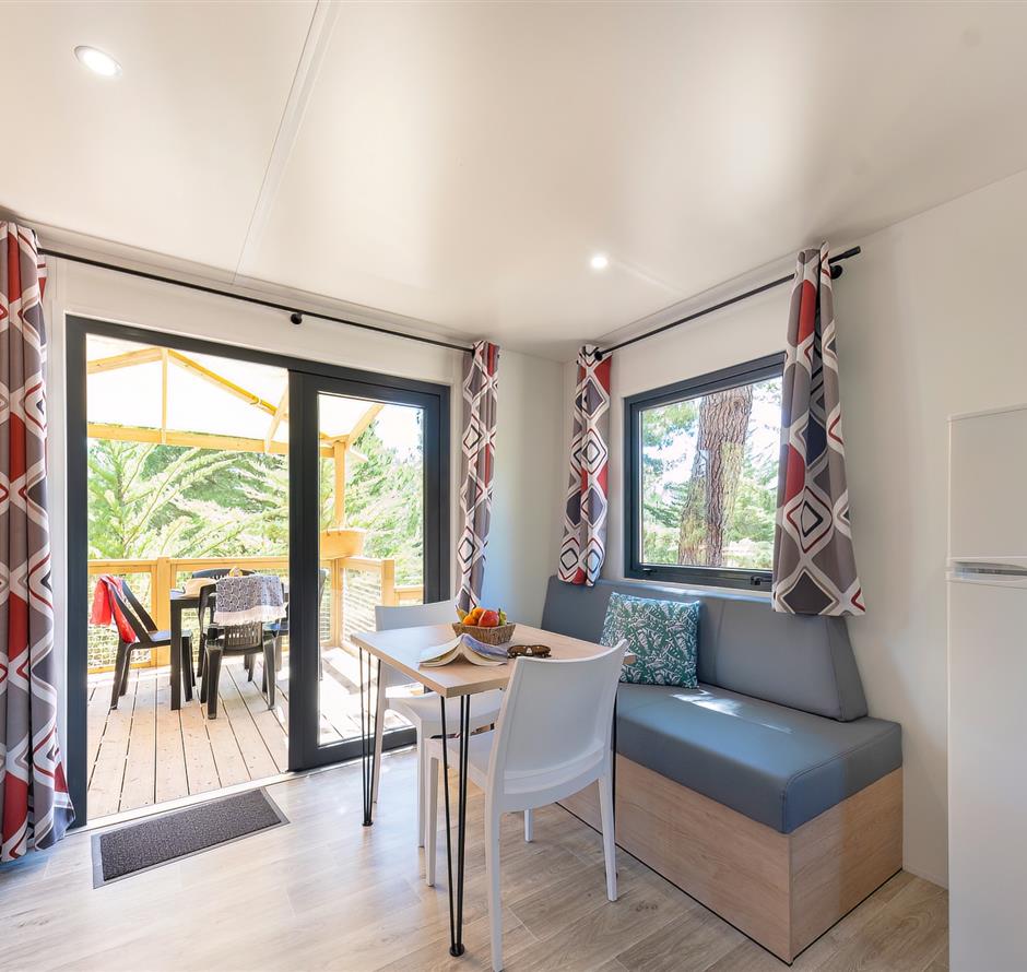 Woonkamer van de Cottage 2 pers 4 bloemen 