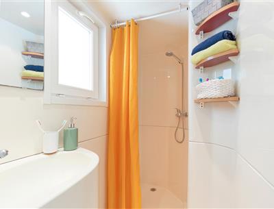 Badkamer van de Cottage 4 pers 2 bloemen