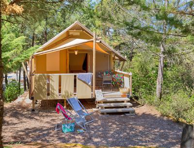 Buitenaanzicht van de Lodgetent 4 personen 2 slaapkamers