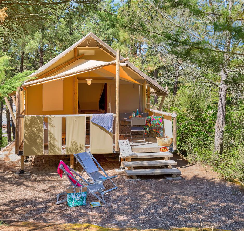 Buitenaanzicht van de Lodgetent 4 personen 2 slaapkamers 