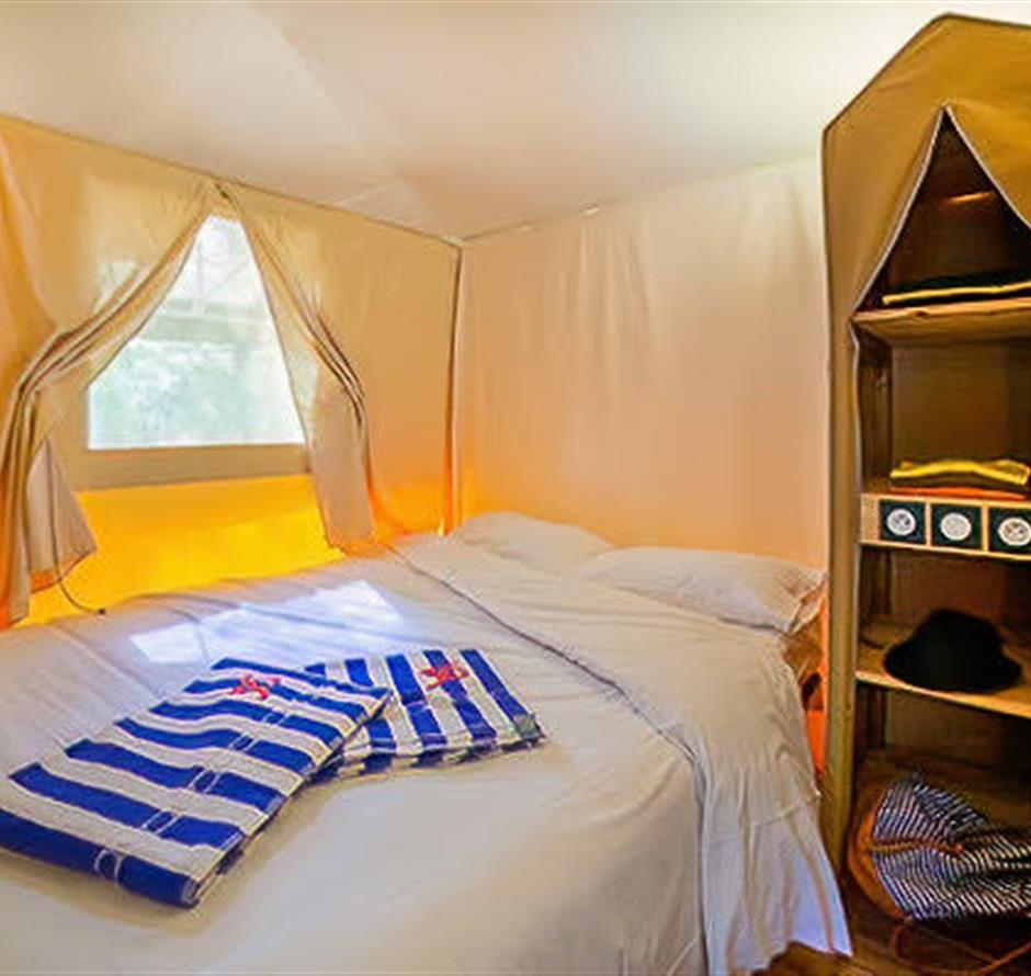 Kamer van de lodgetent 4 pers 2 bloemen 