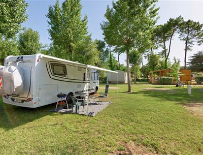 Kale plaatsen met stroom 2 bloemen op Camping Les Sirènes