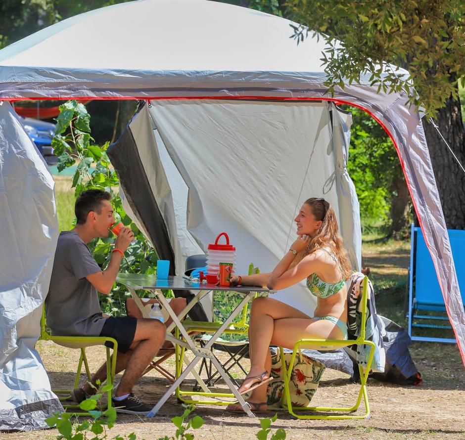 Kale staanplaatsen zonder stroom op camping Les Sirènes in Saint-Jean-de-Monts 