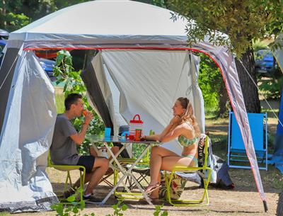 Kale staanplaatsen zonder stroom op camping Les Sirènes in Saint-Jean-de-Monts
