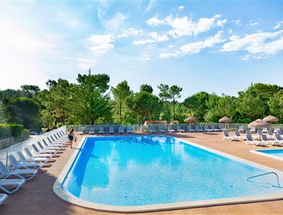 Verwarmd zwembad op Camping Les Sirènes ***