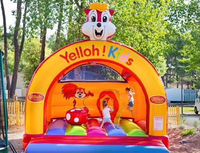 opblaasbare structuur voor kinderen op Camping Les Sirènes