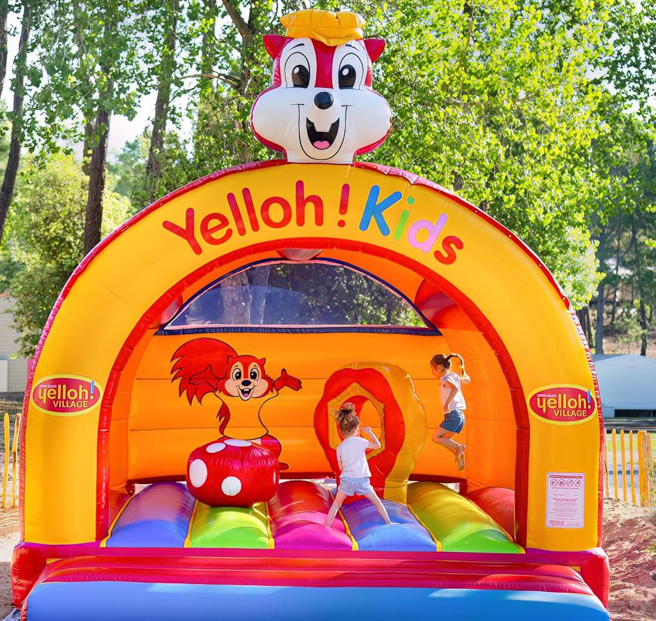 opblaasbare structuur voor kinderen op Camping Les Sirènes 