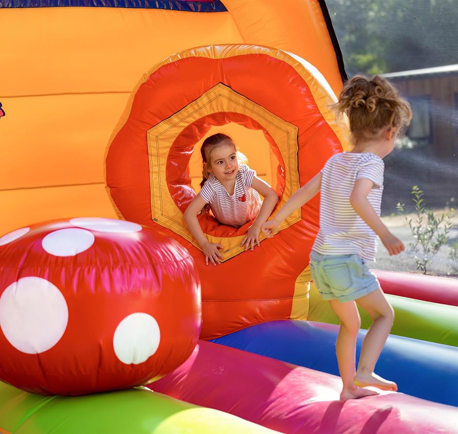 opblaasbare structuur voor kinderen op Camping Les Sirènes 