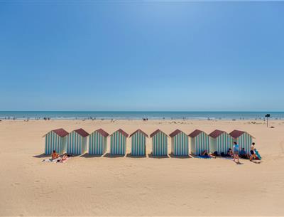 Het strand van Saint-Jean-de-Monts in de Vendée vlakbij de 3-sterren camping Les Sirènes