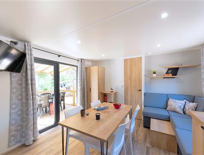 Woonkamer van de Cottage 6 personen 3 slaapkamers 4 bloemen