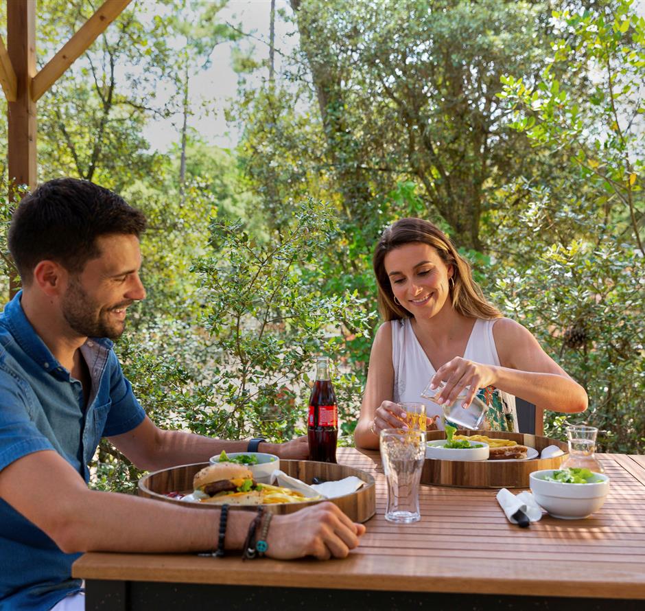 Ontbijtservice op Camping Les Sirènes 