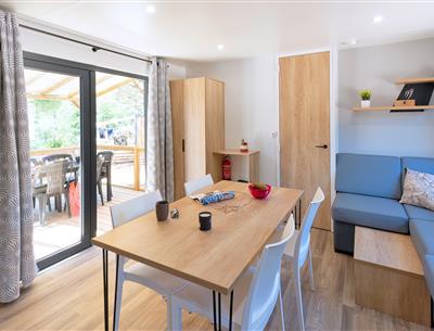 Woonkamer van de Cottage 6 personen 3 slaapkamers 4 bloemen
