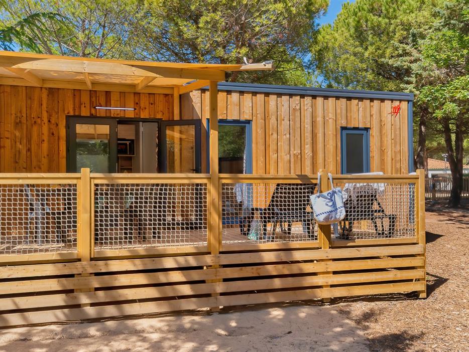 Buitenaanzicht van de Cottage 5 pers 3 bloemen - CAMPING**** Les Sirènes