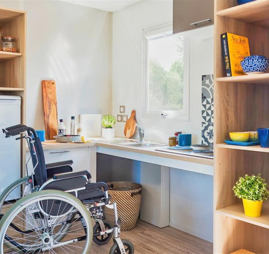 Stacaravan keuken voor 4/6 personen met 2 slaapkamers en airconditioning toegankelijk voor personen met beperkte mobiliteit 