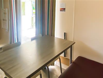 Woonkamer van de Cottage 4 personen 2 slaapkamers PMR