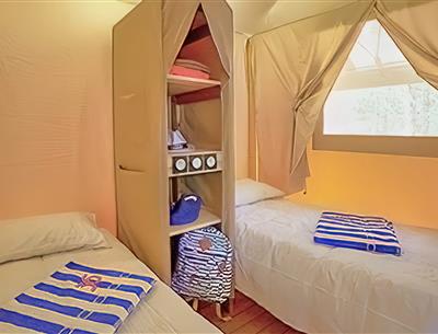 Kamer van de Lodgetent 4 personen 2 slaapkamers