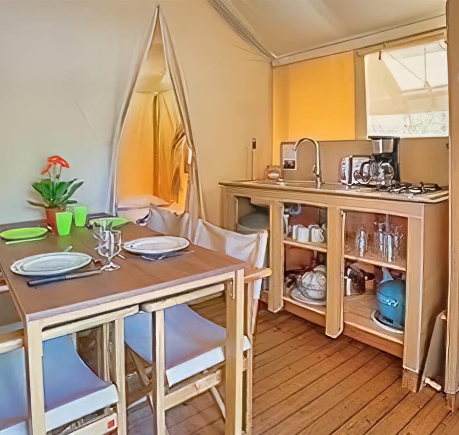 Lodgetent keuken 4 personen 2 slaapkamers 