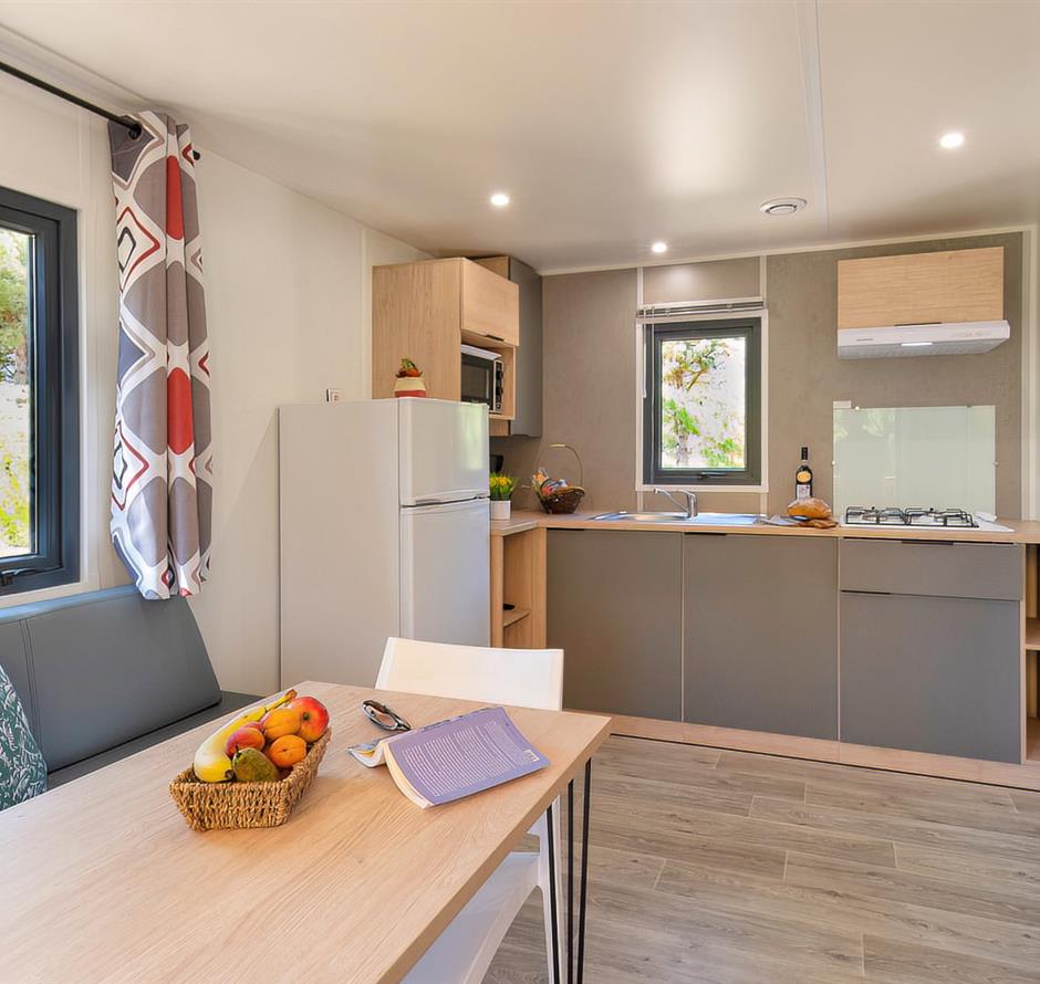 Keuken en woonkamer van de Cottage 2 pers 4 bloemen 
