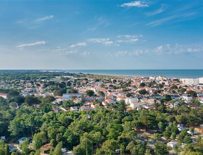 Het strand van Saint-Jean-de-Monts in de Vendée vlakbij de 3-sterren camping Les Sirènes