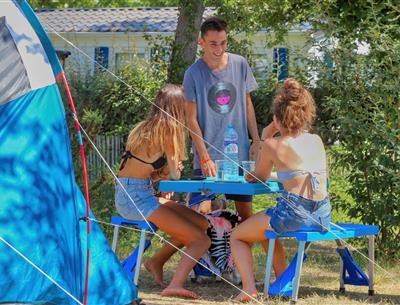 Kale staanplaatsen zonder stroom op camping Les Sirènes in Saint-Jean-de-Monts