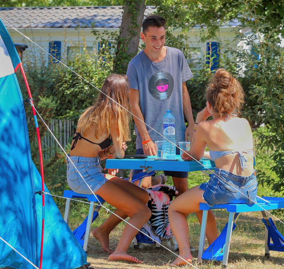 Kale staanplaatsen zonder stroom op camping Les Sirènes in Saint-Jean-de-Monts 