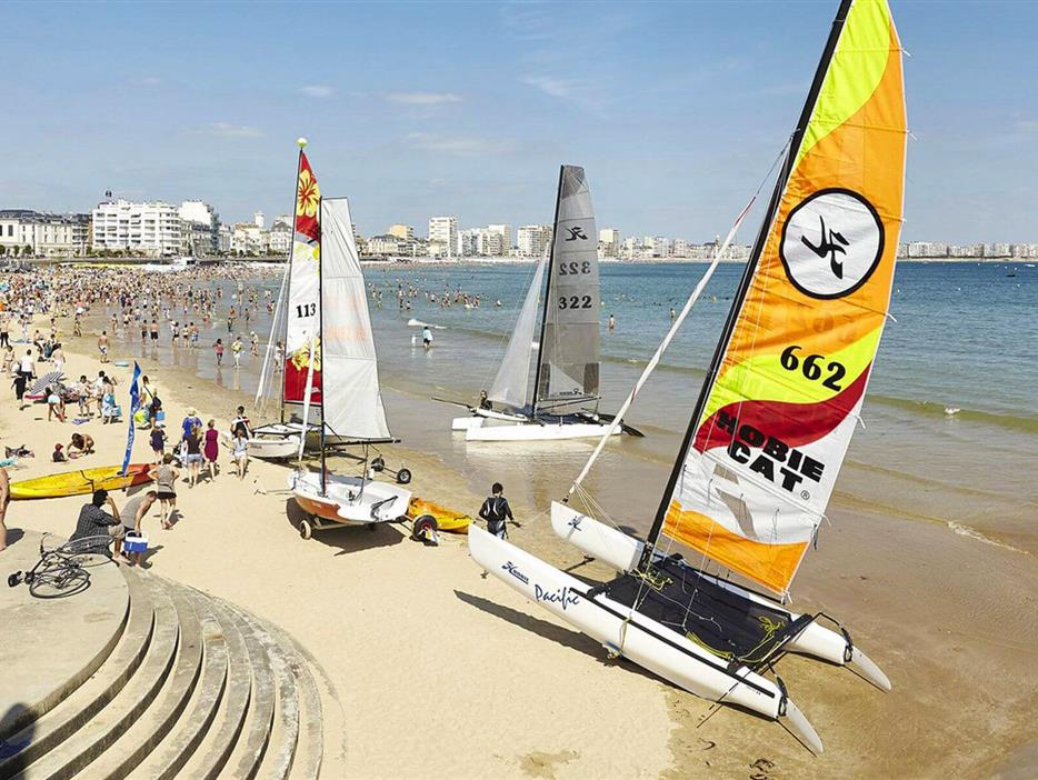 Sables d'Olonne in de buurt van Camping Les Sirènes 3 sterren in St Jean de Monts in de Vendée - CAMPING**** Les Sirènes