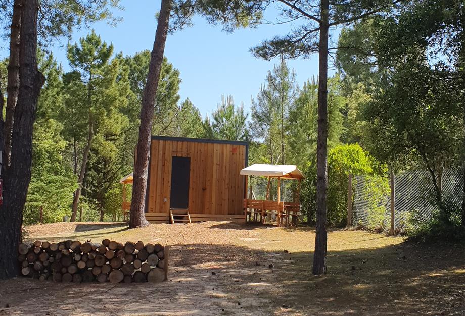 Kale staanplaats voor caravan op de 4-sterren camping Les Sirènes in Saint Jean de Monts in de Vendée - CAMPING**** Les Sirènes