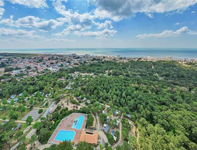 Het strand van Saint-Jean-de-Monts in de Vendée vlakbij de 3-sterren camping Les Sirènes